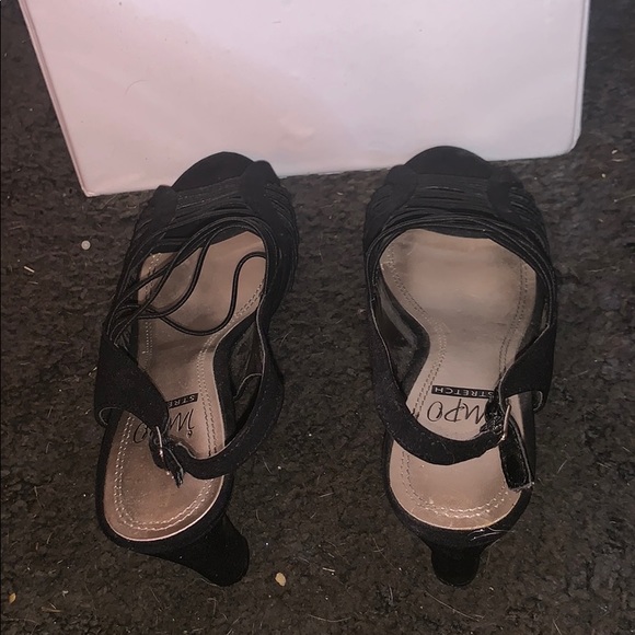 I’m selling this cute pair of strapped black heels - Picture 2 of 4